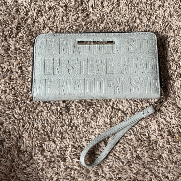 Steve Madden brand zip around wallet - Picture 1 of 2